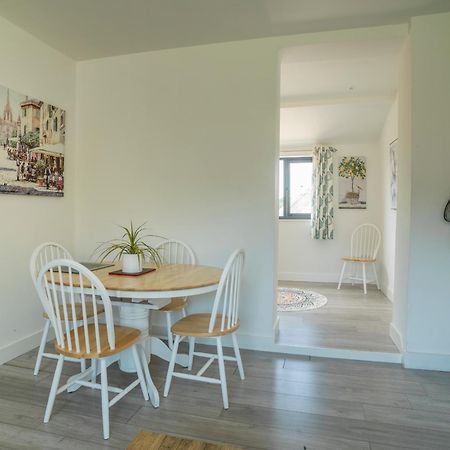 Stunning Modern Apartment In The Cotswolds Chalford Exterior foto